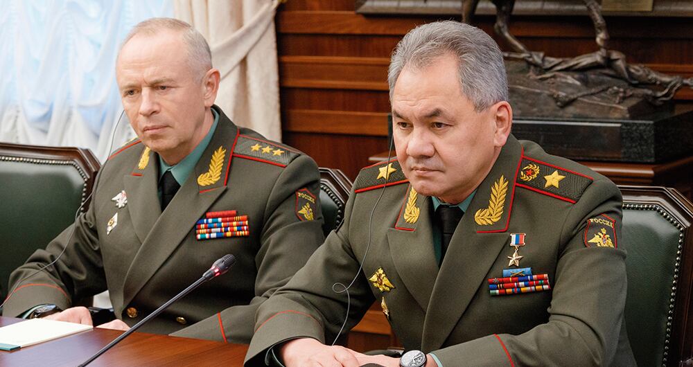 El viceministro ruso de Defensa (izquierda), Alexánder Fomin, y el ministro de Defensa, Serguéi Shoigú, les ofrecieron ayuda militar a Nicaragua, Cuba y Venezuela.