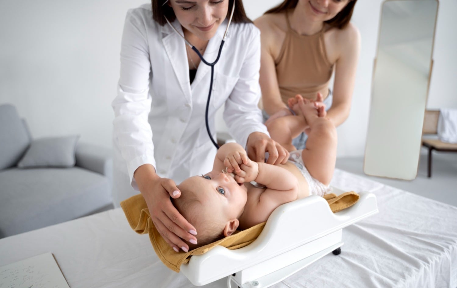 La importancia de consultar al pediatra ante señales de alarma en recién nacidos