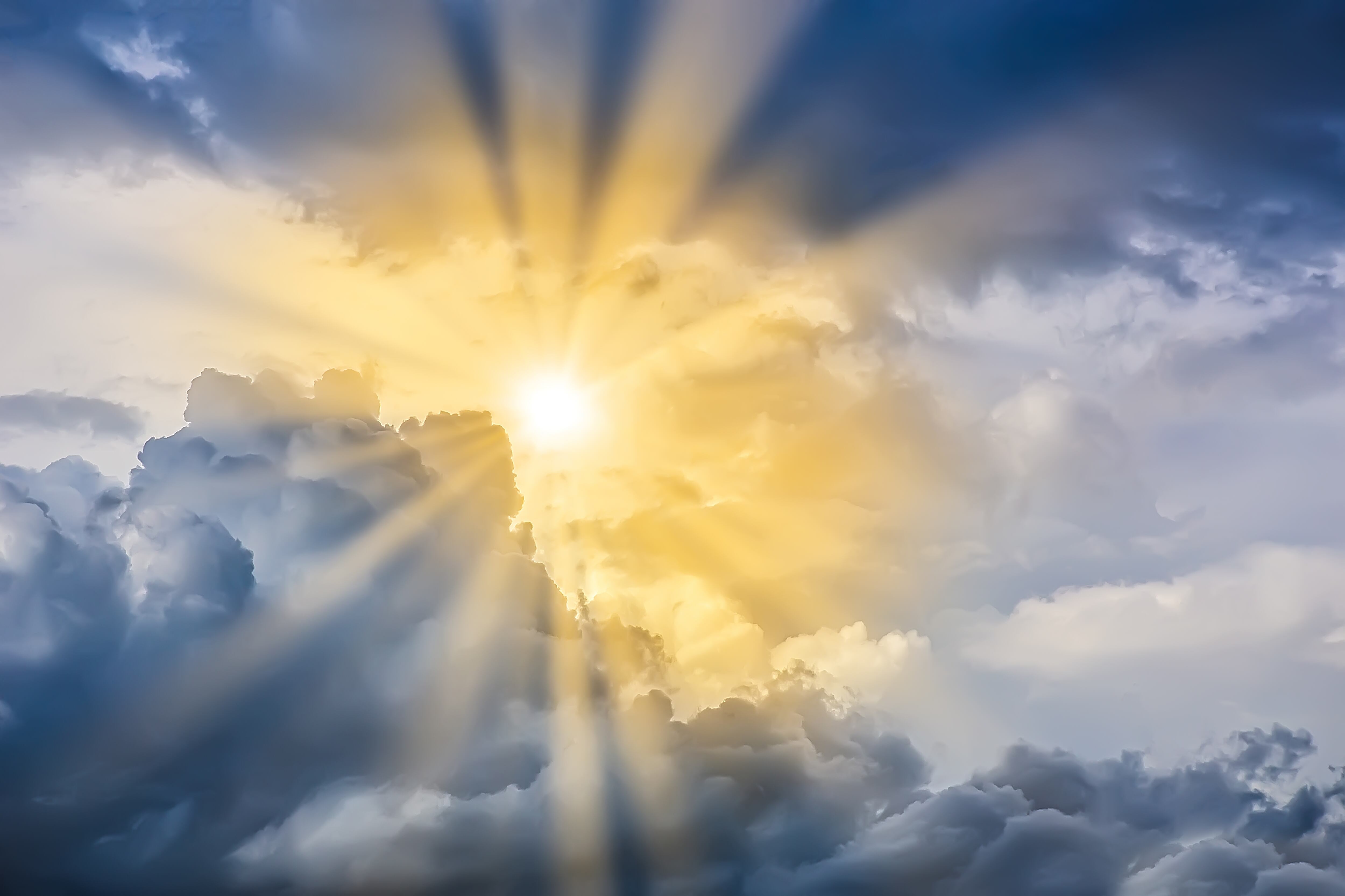 Una de las preguntas más importantes dentro de este debate es si el cielo realmente existe.