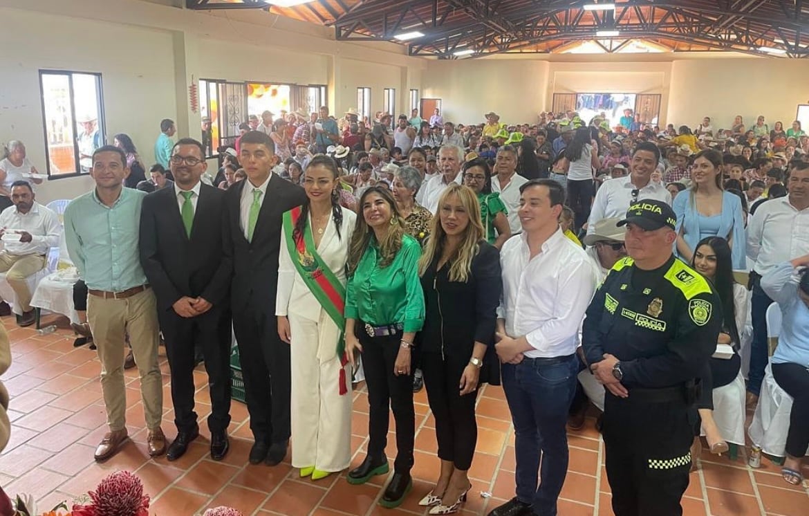 Foto tomada de la cuenta de Instagram de Gionni Leal, allí aparece Sandra Ortiz consejera Presidencial para las Regiones y Luz Dana Leal