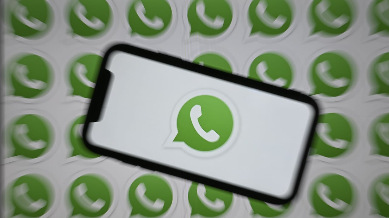 Por lo general, las copias de seguridad se realizan de manera automática y por ello se guardan todos los archivos que hay en WhatsApp.