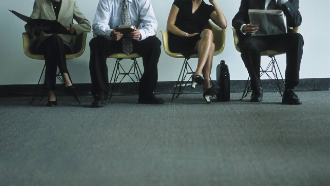 Mujer expone las brechas entre oferta y demanda en el mercado laboral.