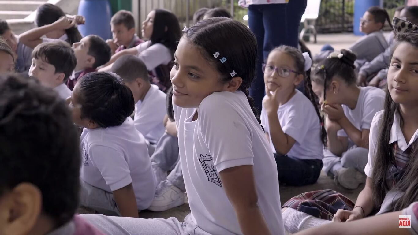Los niños están al frente de la recolección y separación de los residuos plásticos de sus hogares con la estrategia ‘Adopta una botella’.