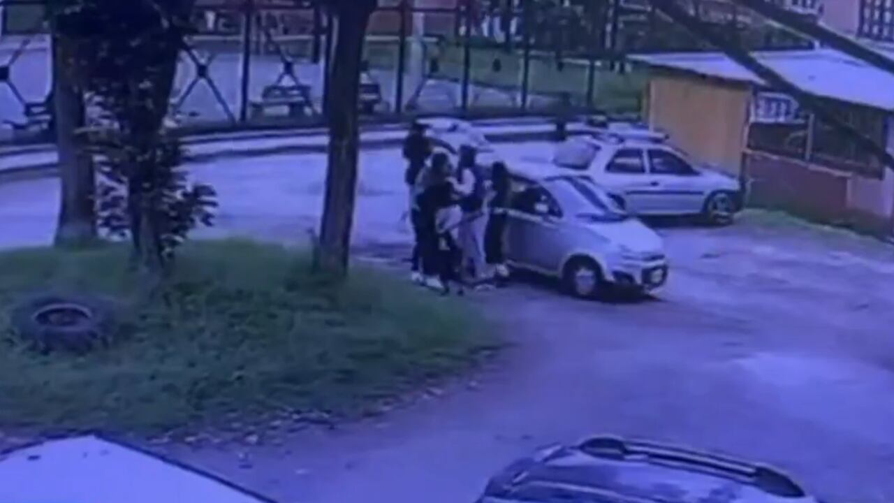 La situación se mantuvo tensa por varios minutos.