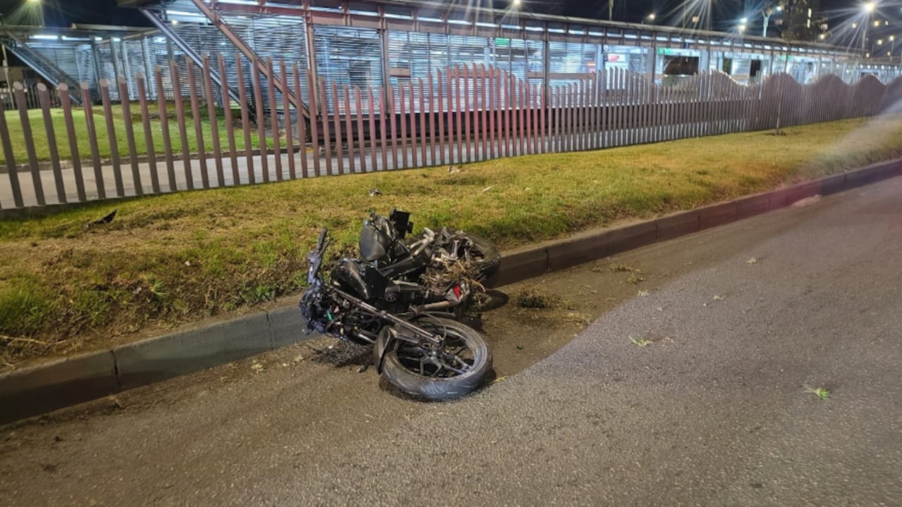 La moto que resultó involucrada en el accidente de tránsito, esta madrugada de lunes 31 de agosto.