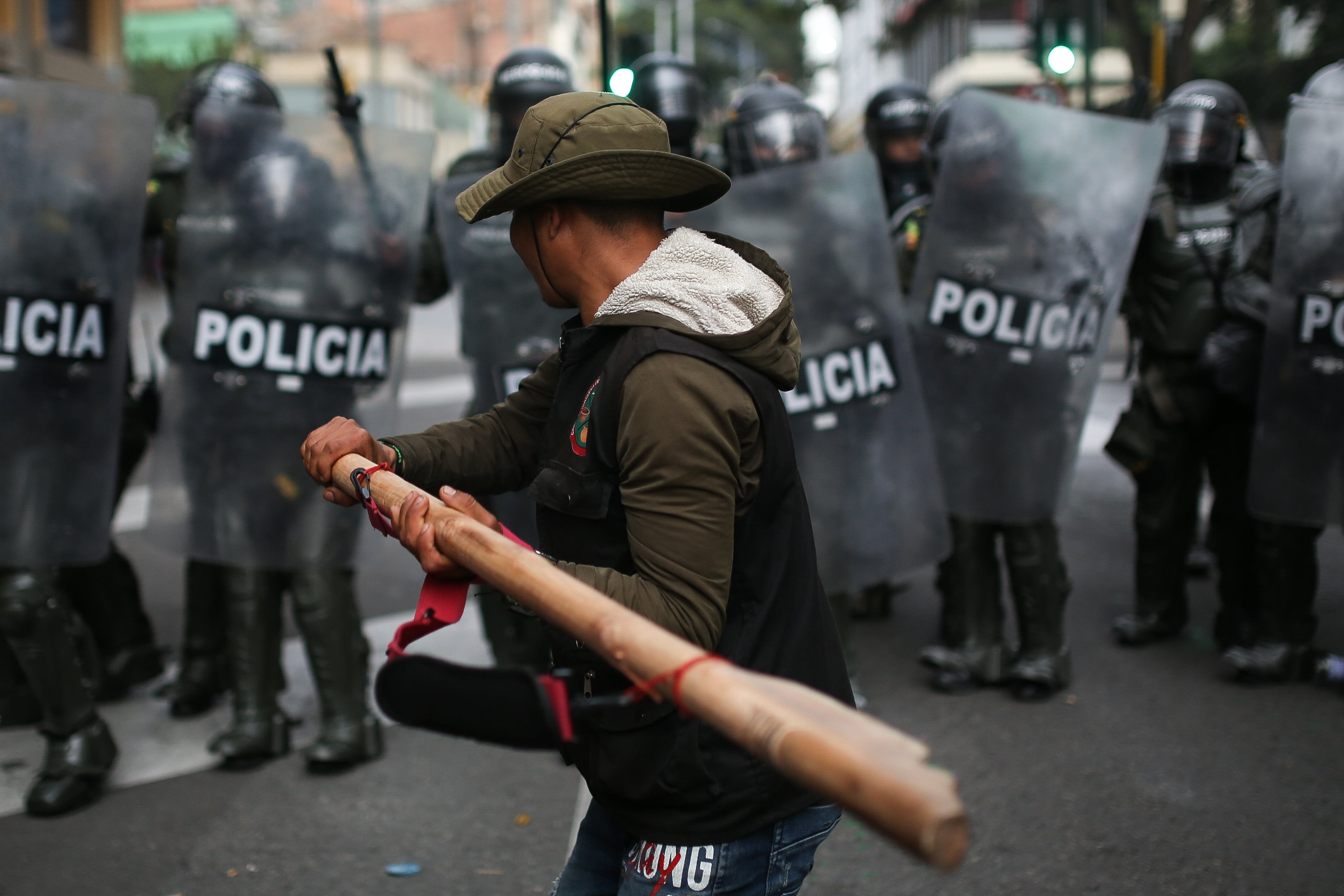 Esmad despejando las entradas a la Corte 
Protestas