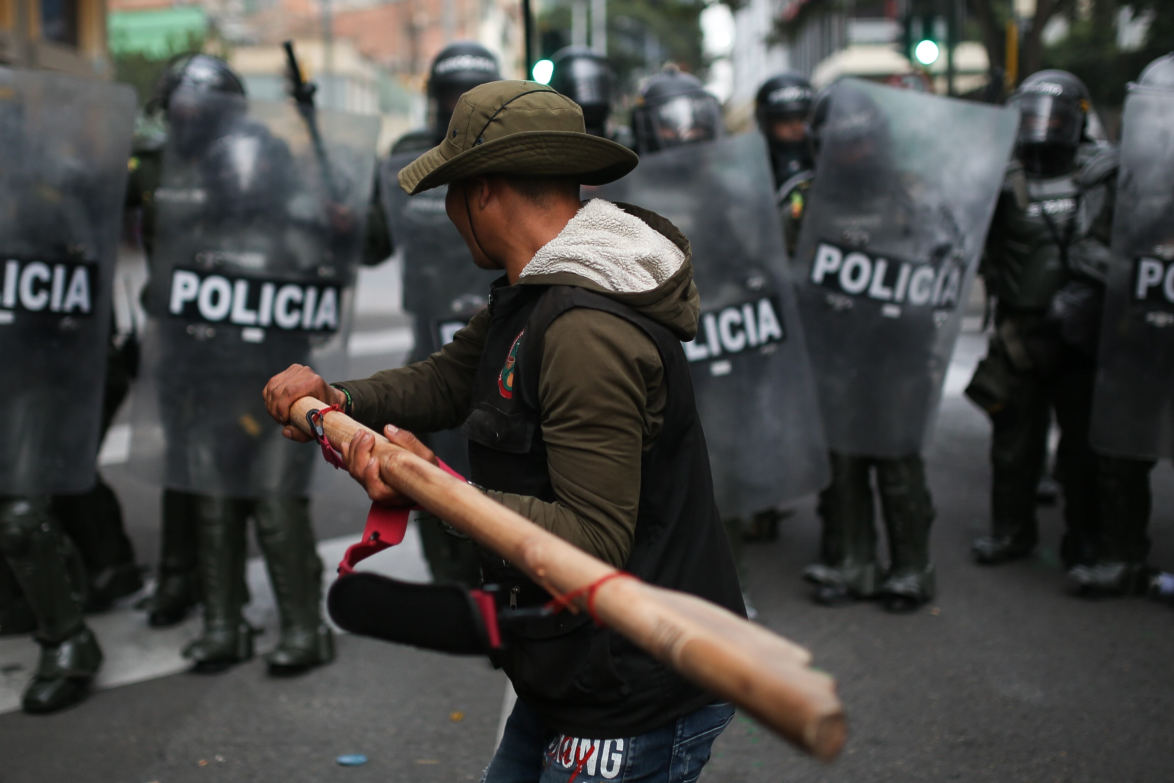 Esmad despejando las entradas a la Corte 
Protestas