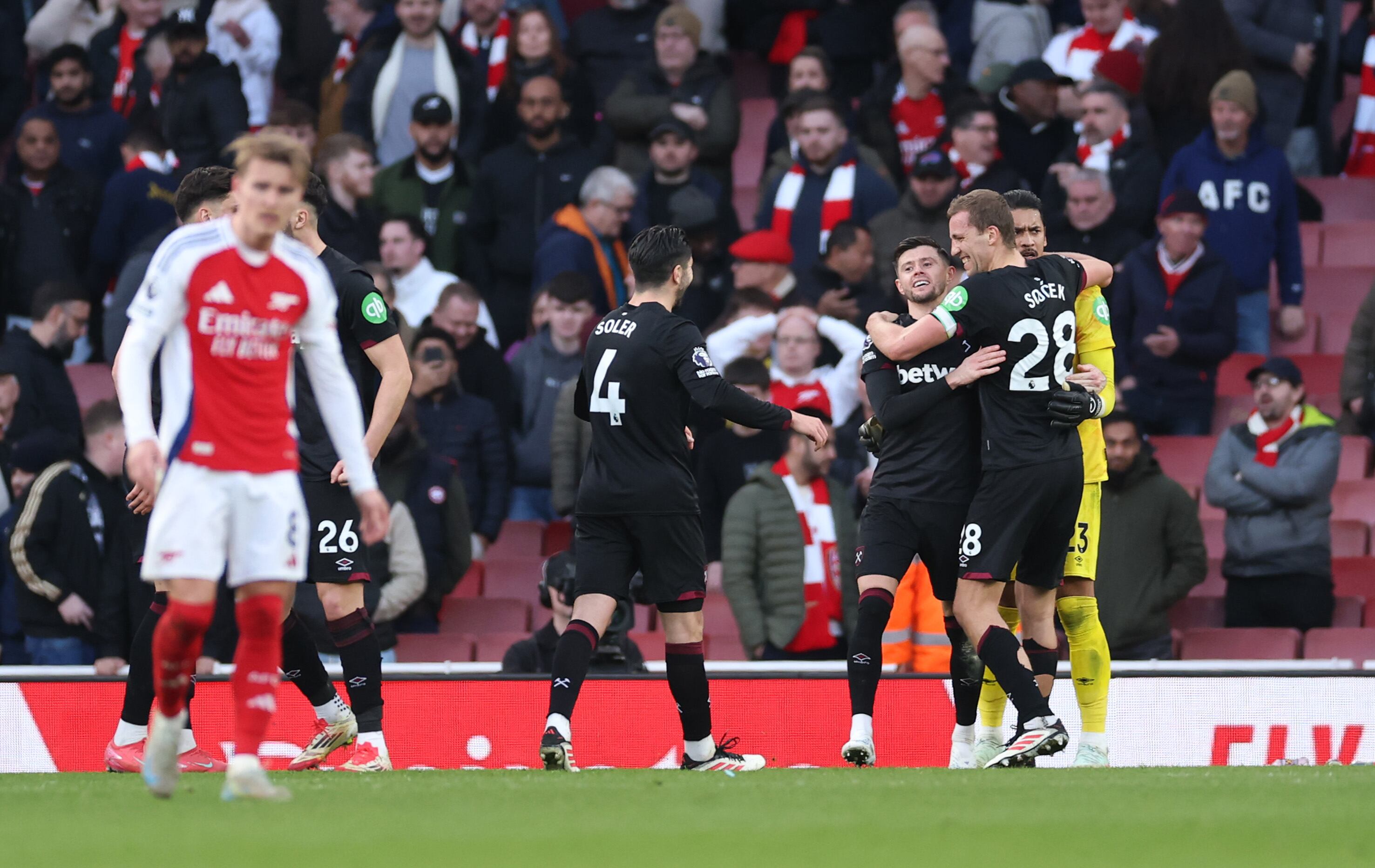 West Ham le amargó el camino al Arsenal, en la búsqueda de los gunners por recortar distancia con Liverpool.
