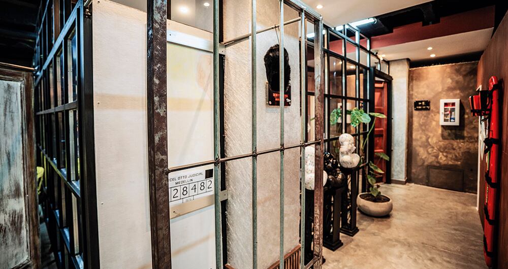 Alba Escobar conserva varios recuerdos de su hermano.