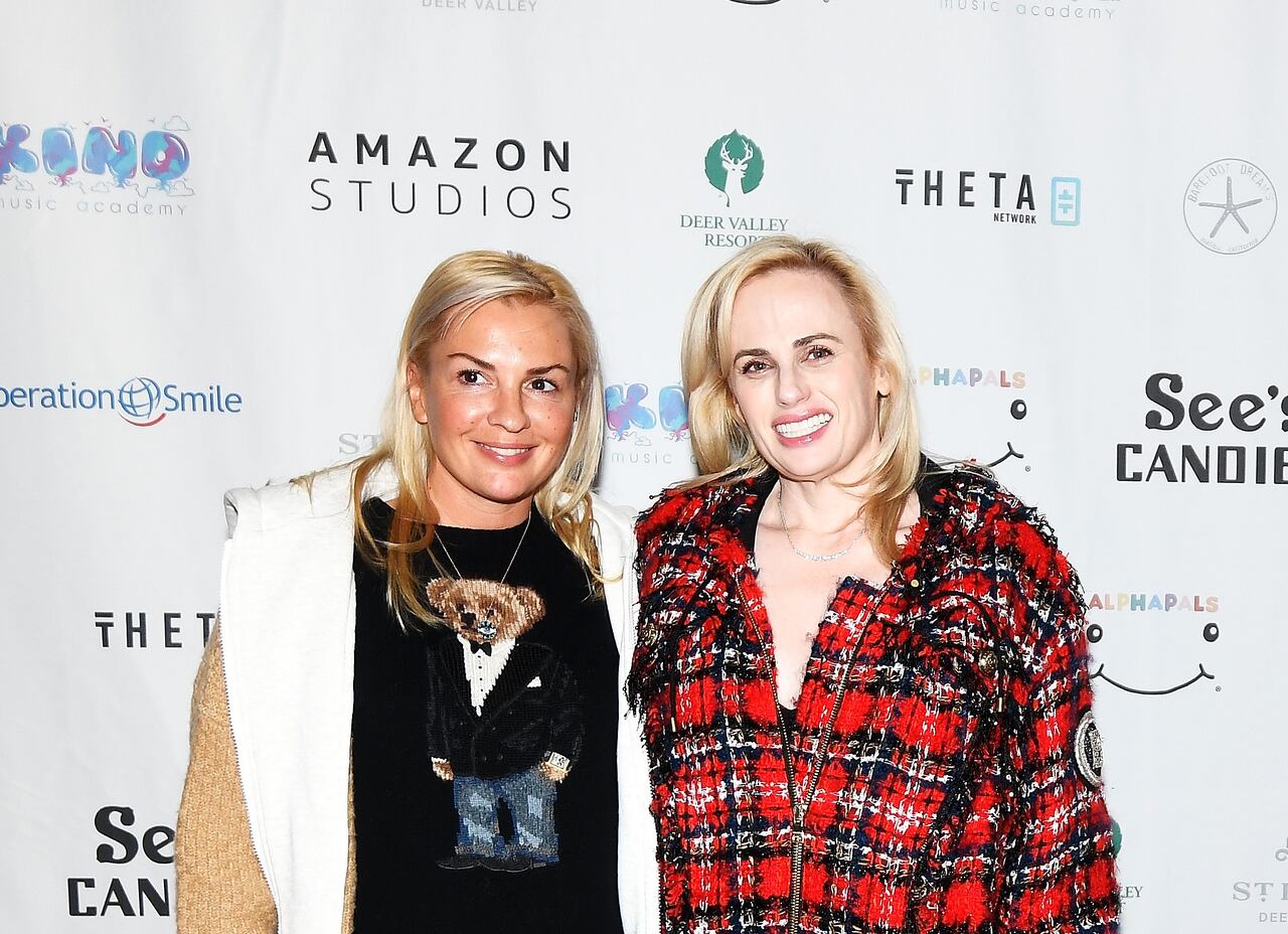 Rebel Wilson y Ramona Agruma