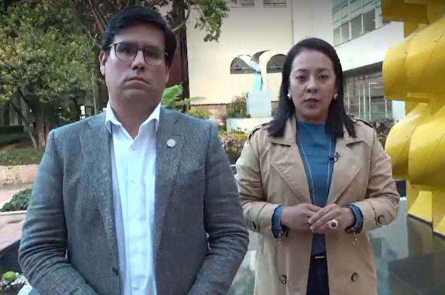 Secretario de Desarrollo Económico, Alfredo Bateman, y secretaria de Movilidad, Deyanira Ávila.
