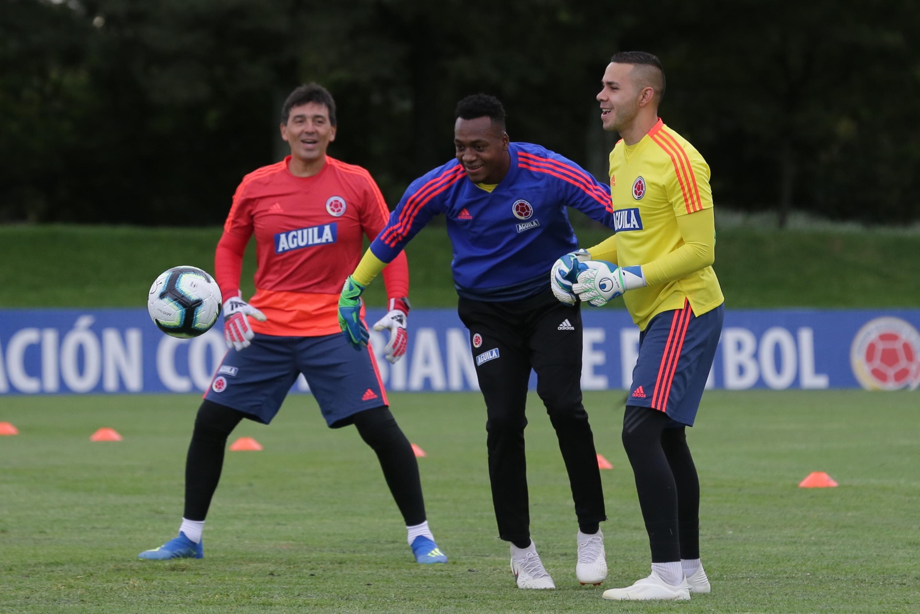 Eduardo Niño viene cumpliendo el trabajo de entrenador de arqueros en la Selección Colombia desde hace varios años.