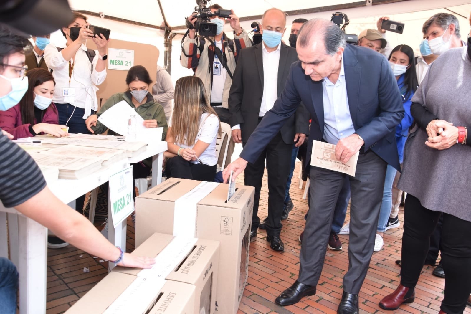 Voto Oscar Iván Zuluaga Votación