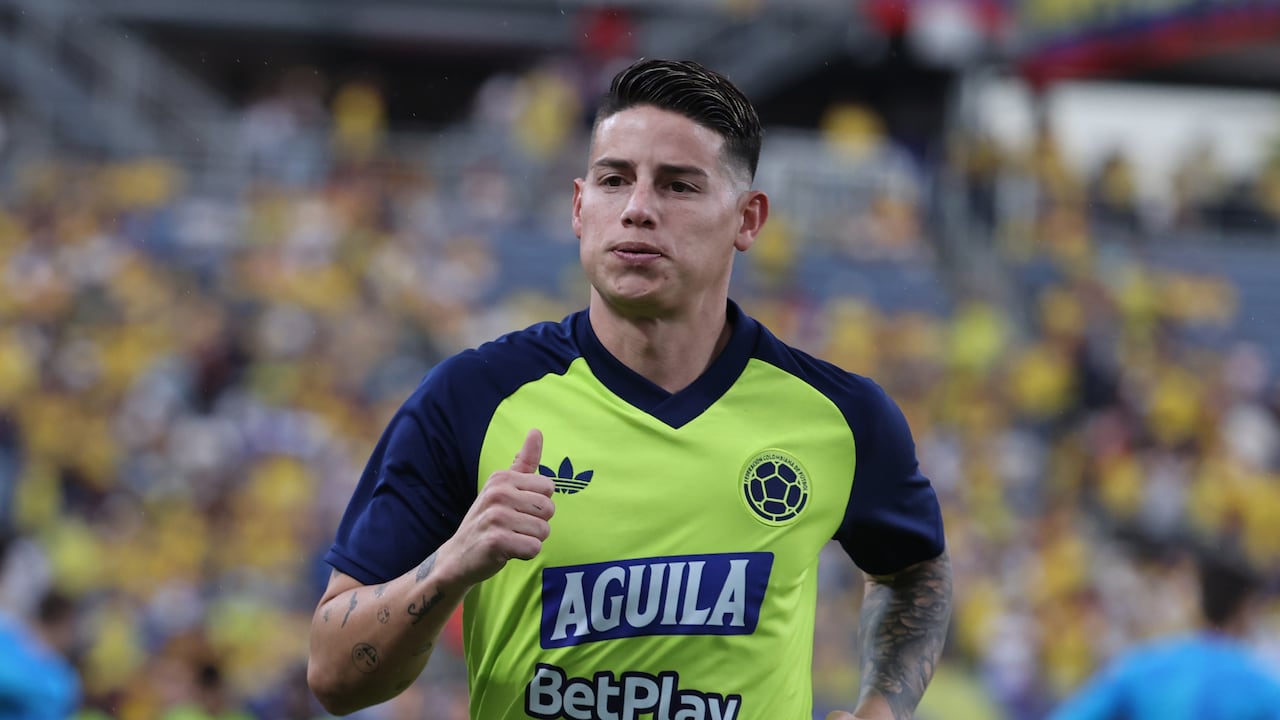 James Rodríguez en el calentamiento de la Selección Colombia para el juego con Croacia