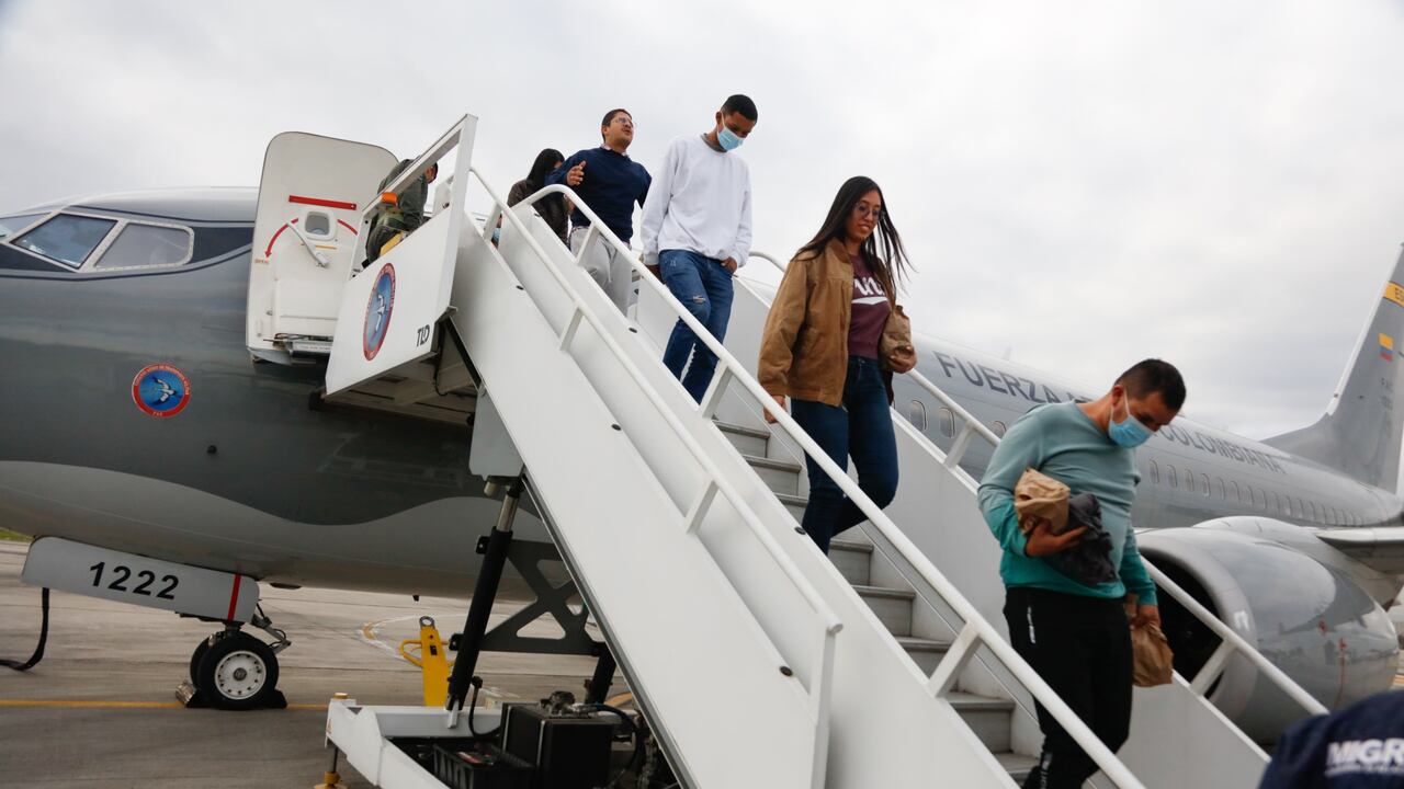 Este es el avión de la Fuerza Aérea con los colombianos deportados.