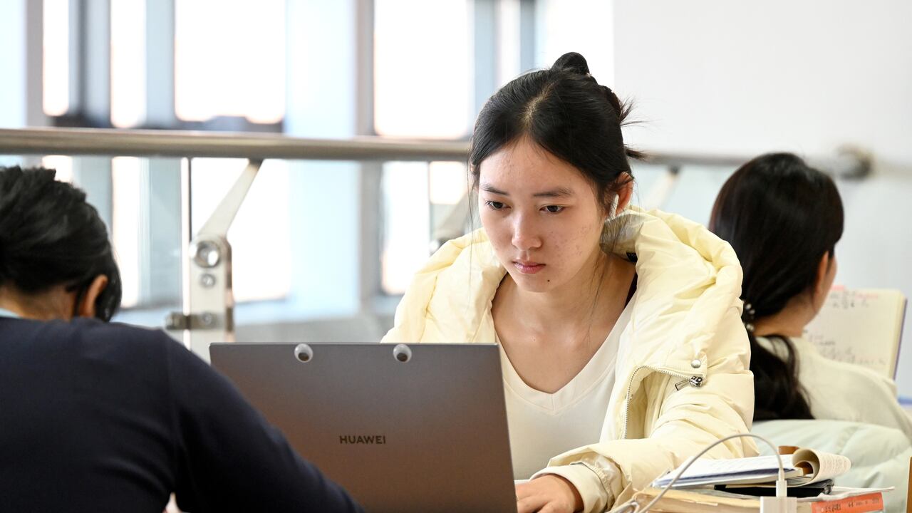 Propuesta de ley para negar visa a estudiantes chinos causa polémica en Estados Unidos
(Photo by Hao Qunying/VCG via Getty Images)