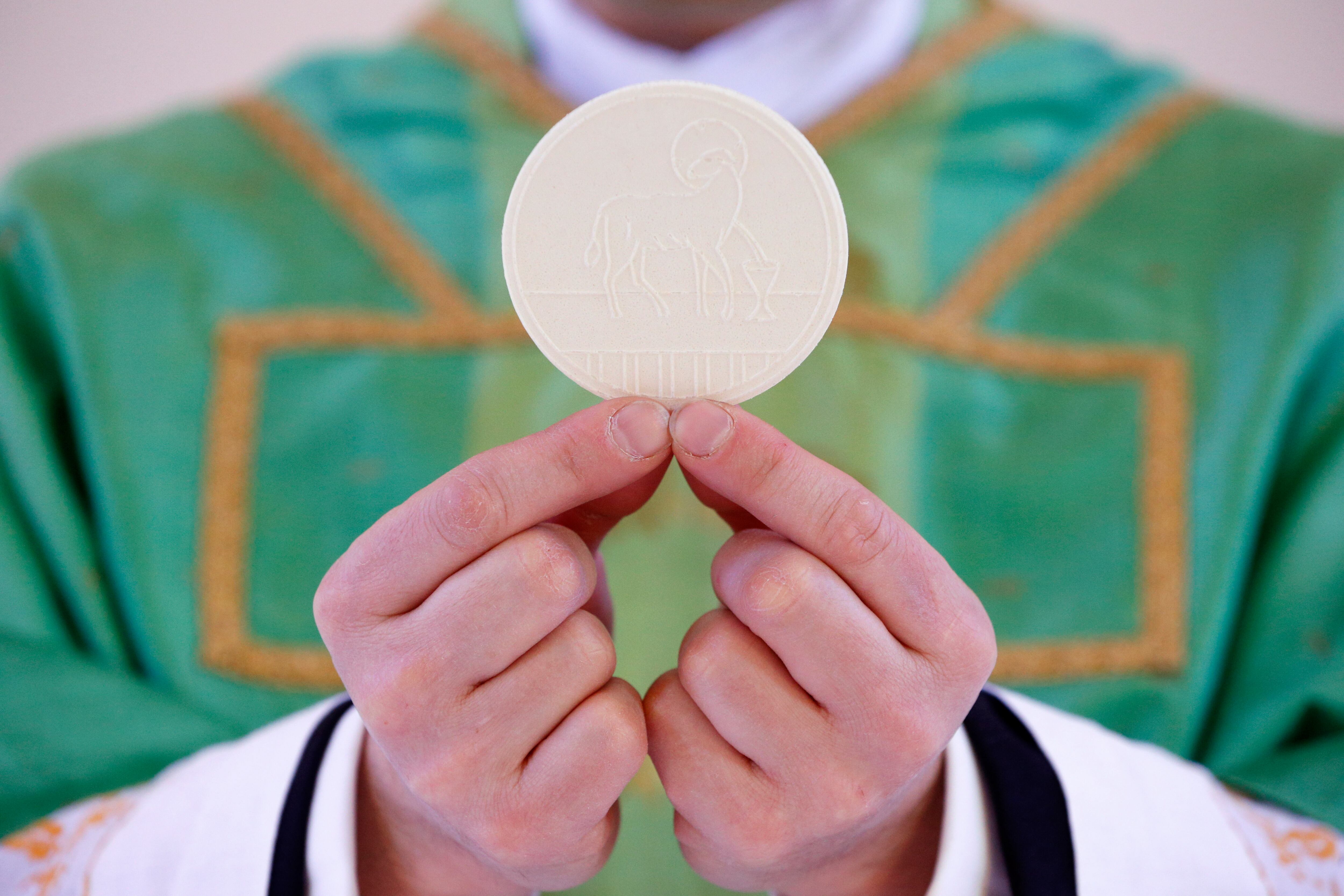 La comunión espiritual es una acción que está presente desde el bautismo, en la adhesión de las personas a Jesús.