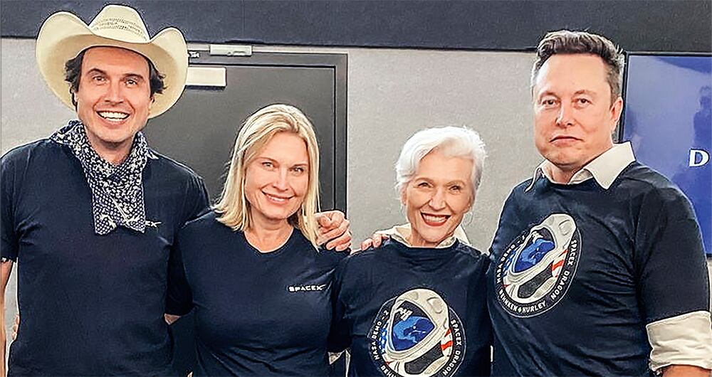  Sus tres hijos, Kimbal, Tosca y Elon, son millonarios por cuenta propia, pero el más famoso es Elon, quien este año se convirtió en el hombre más rico del mundo, superando al dueño de Amazon, Jeff Bezos. Su fortuna rebasa los 165.000 millones de dólares.