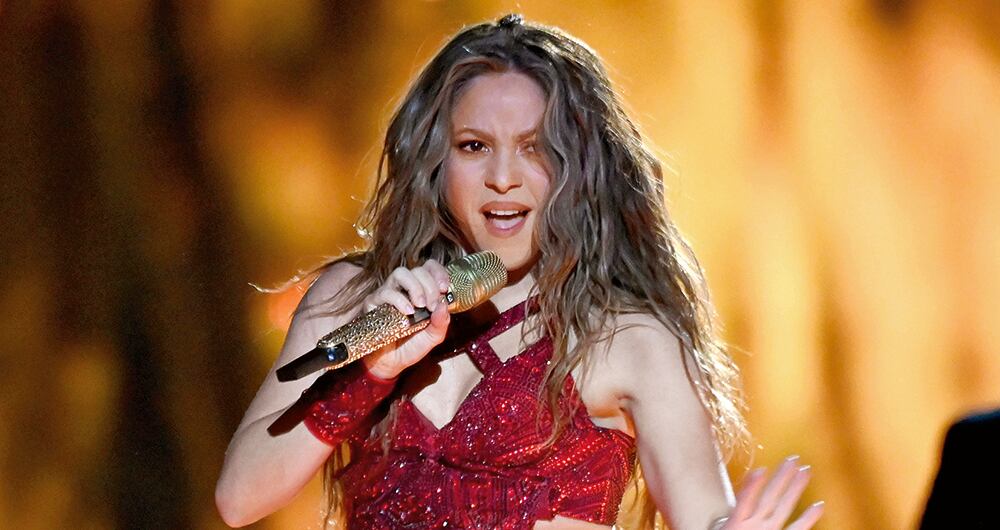 MIAMI, FLORIDA - 2 DE FEBRERO: La cantante colombiana Shakira se presenta durante el espectáculo de medio tiempo del Pepsi Super Bowl LIV en el Hard Rock Stadium el 02 de febrero de 2020 en Miami, Florida. 