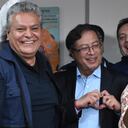 WILLIAM VELANDIA Y GUSTAVO PETRO
FECODE APOYA A GUSTAVO PETRO
BOGOTA MAYO 9 DE 2022
FOTOGRAFA ALEXANDRA RUIZ POVE