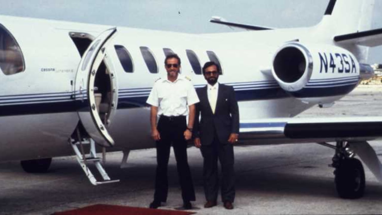 Mazur siguió el manual de la infiltración, buscó una persona fallecida cuya historia empatara con la suya para mentir lo menos posible. Así se ganó la confianza del cartel de Medellín y de Gerardo Moncada.