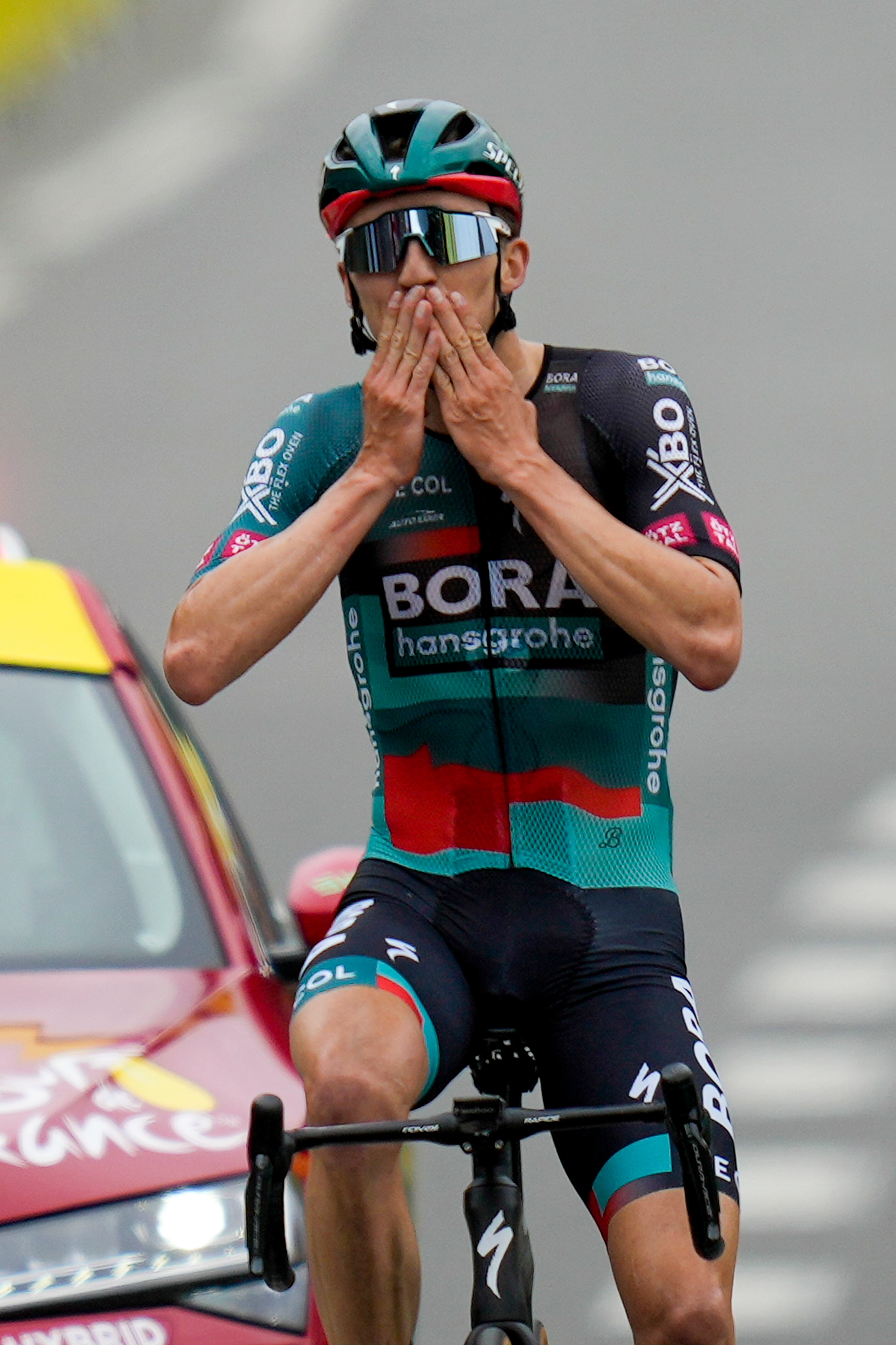 Australia's Jai Hindley crosses the finish line to win the fifth stage of the Tour de France cycling race over 163 kilometers (101 miles) with start in Pau and finish in Laruns, France, Wednesday, July 5, 2023. (AP Photo/Thibault Camus)