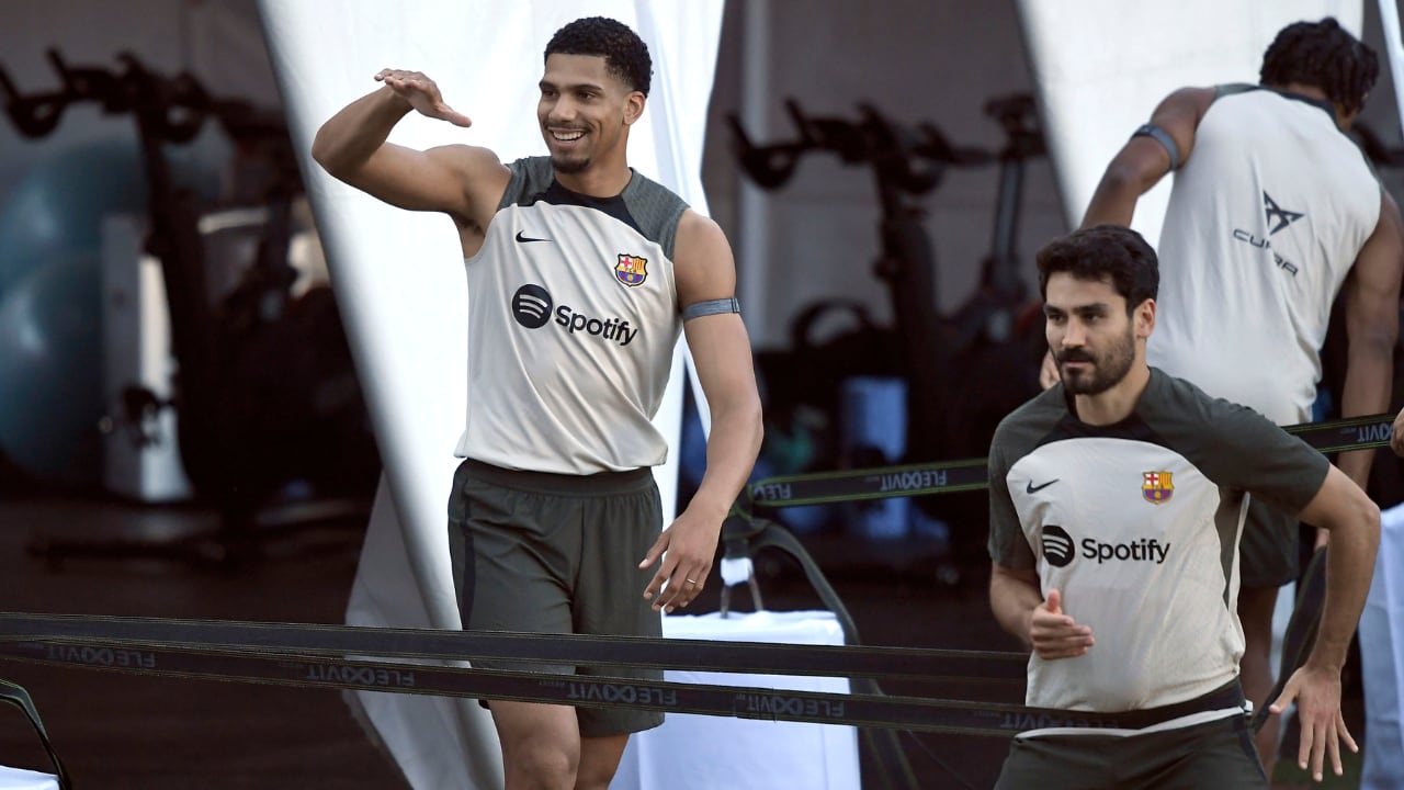 Ronald Araújo y İlkay Gündoğan en Barcelona