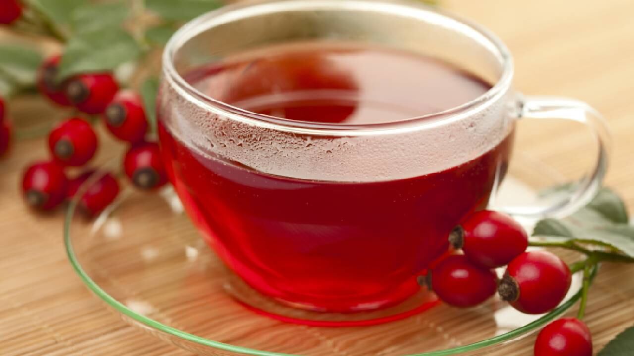 El escaramujo es una fruta rica en vitamina C que, de acuerdo a los expertos reduce la fatiga física y mental.