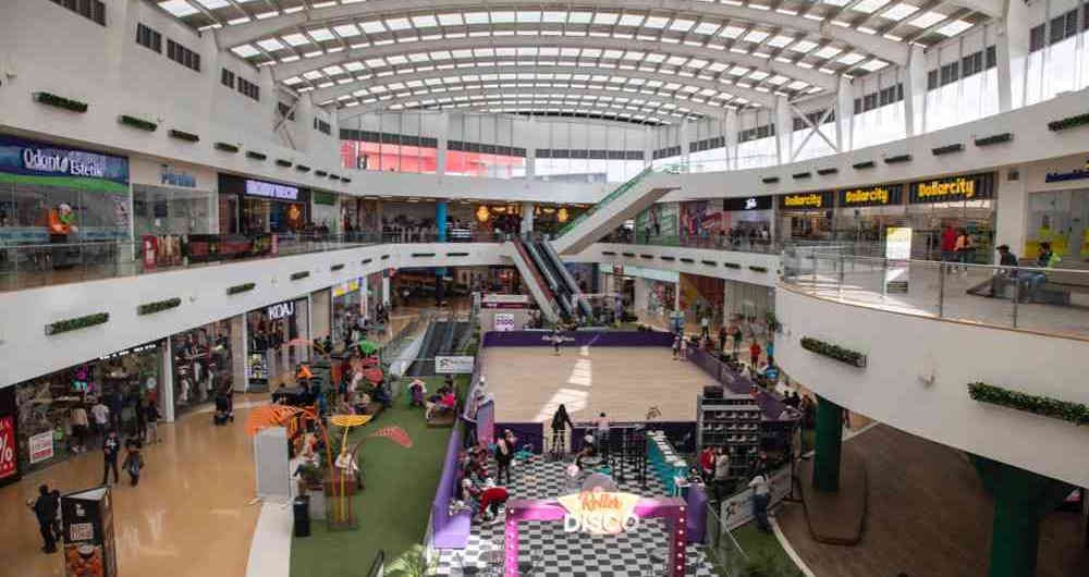 Centros comerciales, con mucho público pero sin ventas.