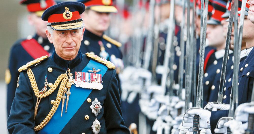 Carlos, príncipe de Gales, hijo mayor de Isabel, será proclamado rey en el palacio de St. James y reconocido por el Parlamento. Tras su primera alocución al país visitará a los líderes de Escocia, Gales e Irlanda del Norte en sus capitales.