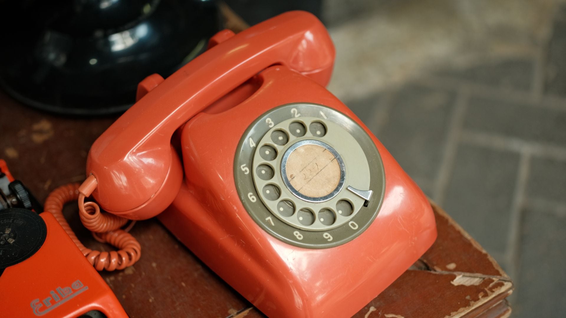 Antes de la masificación del celular, los teléfonos fijos eran el principal medio de comunicación en los hogares.
