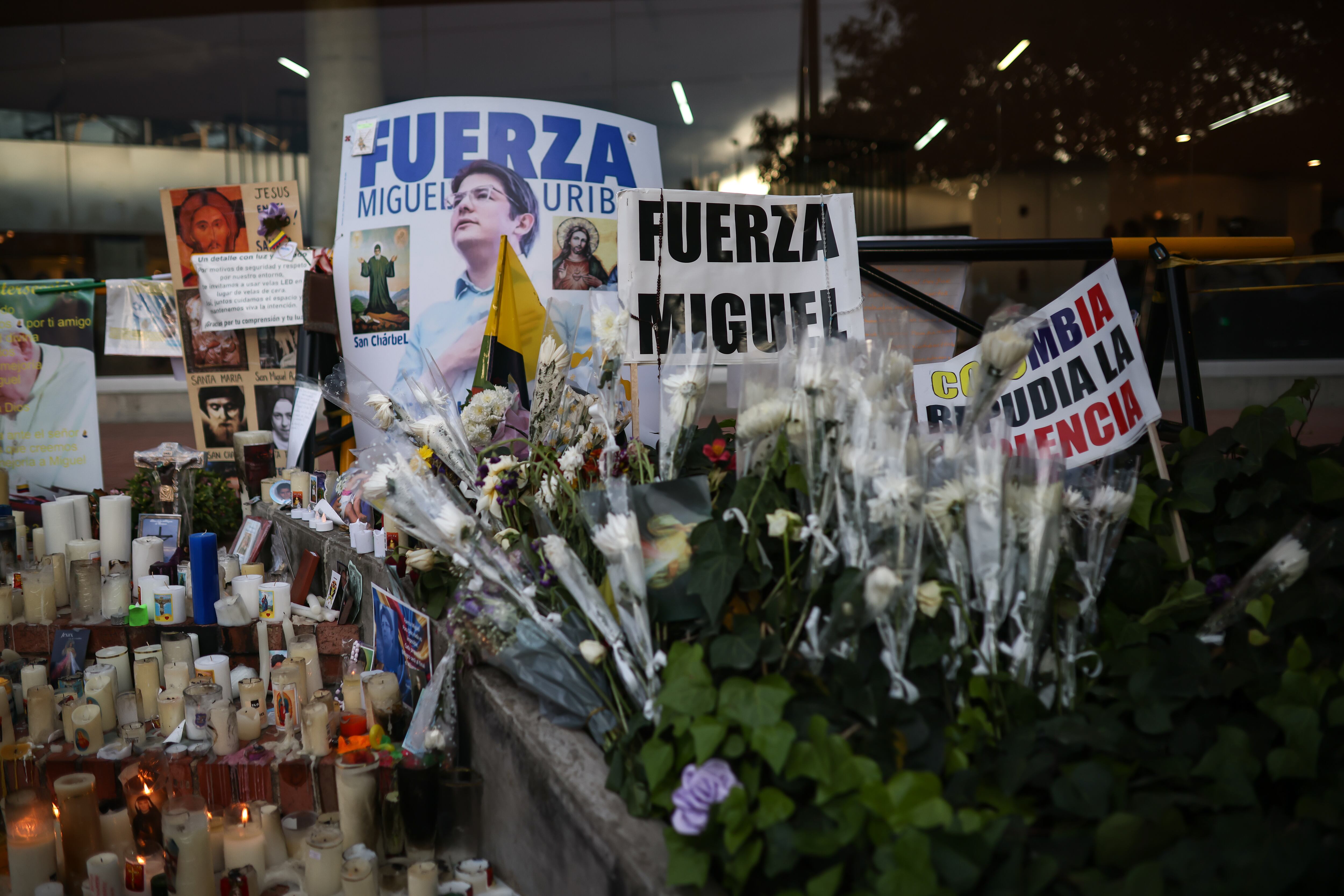 Jornada de oración por la salud de Miguel Uribe Turbay, en la Fundación Santa Fe.