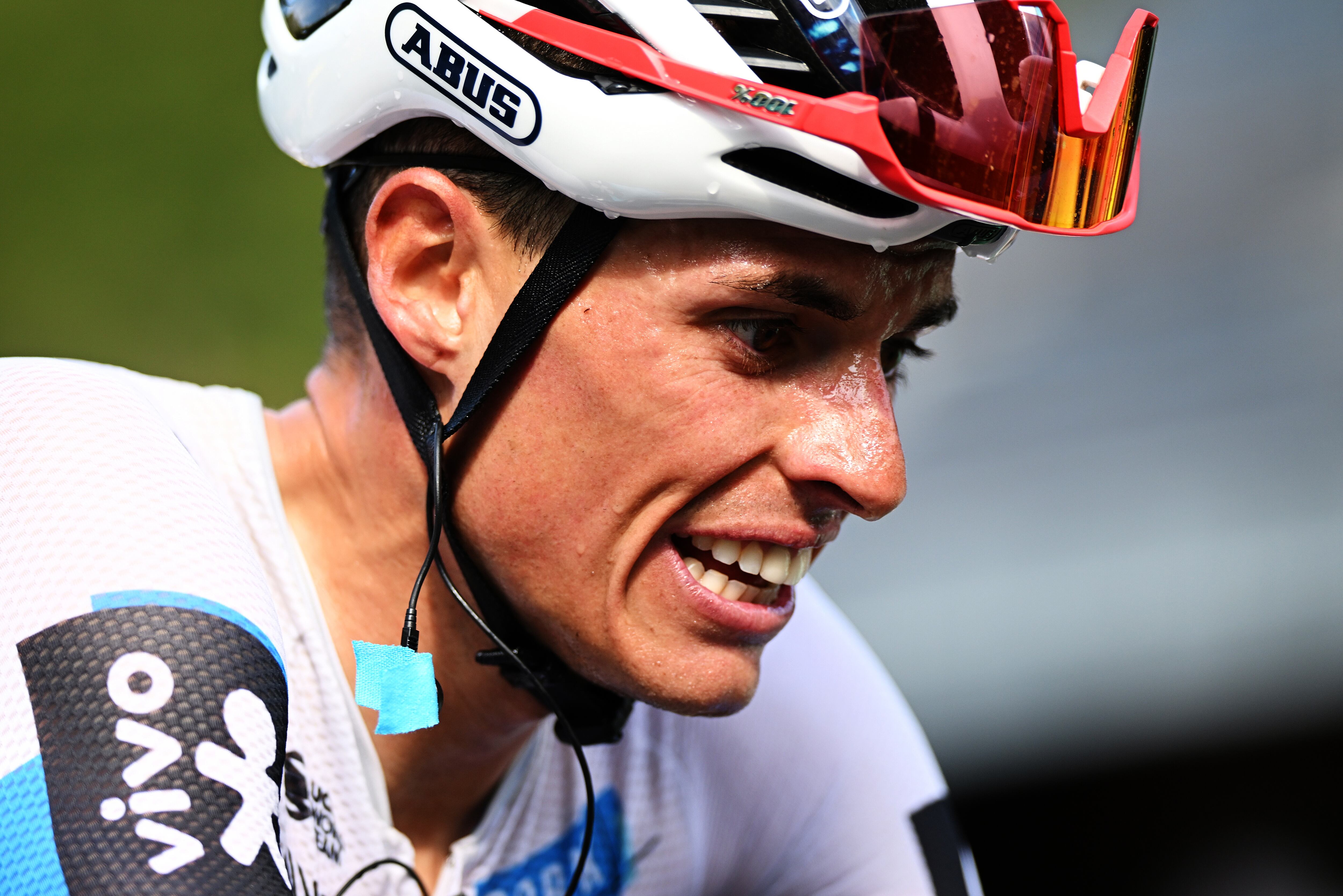 LE MONT-DORE PUY DE SANCY, FRANCE - JULY 14: Enric Mas of Spain and Team Movistar crosses the finish line during the 112th Tour de France 2025, Stage 10 a 165.3km stage from Ennezat to Le Mont-Dore Puy de Sancy (Super Sancy) 1318m / #UCIWT / on July 14, 2025 in Le Mont-Dore Puy de Sancy, France. (Photo by Dario Belingheri/Getty Images)