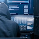 Mediante falsos correos de entidades del Estado, hackers están clonando la información de los computadores de incautos ciudadanos para robarles el dinero de sus cuentas, extorsionarlos, estafarlos o suplantarlos.