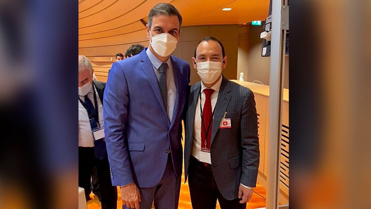 Pedro Sánchez y Miguel Ángel Sánchez en Madrid (España). Sánchez asumió la vicepresidencia de la Internacional Socialista hace unos meses.