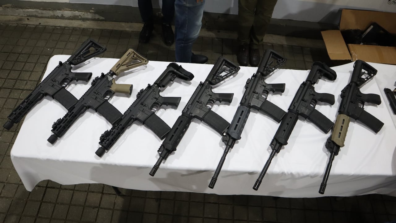 Imágenes del arsenal de guerra incautado en Cali.