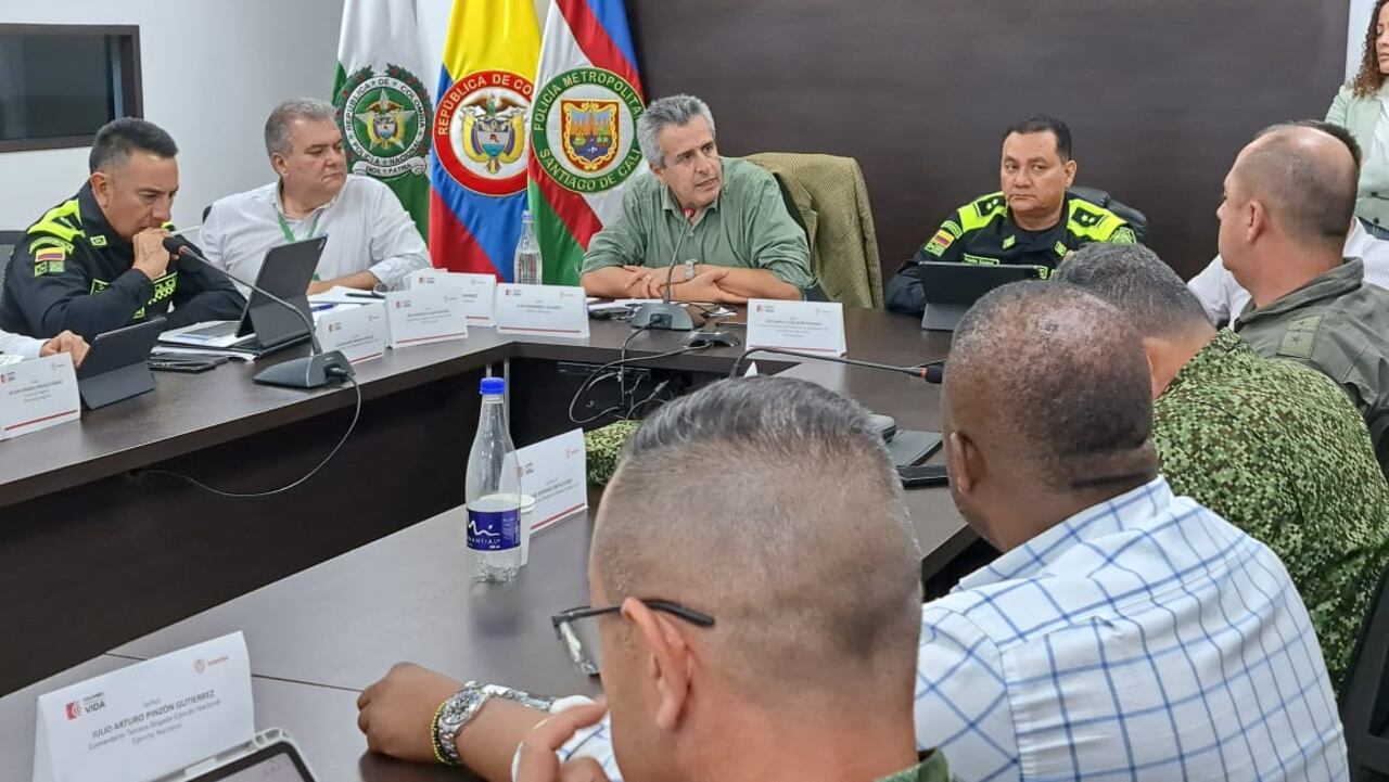 Consejo de seguridad con el ministro del Interior Luis Fernando Velazco sobre garantías electorales.