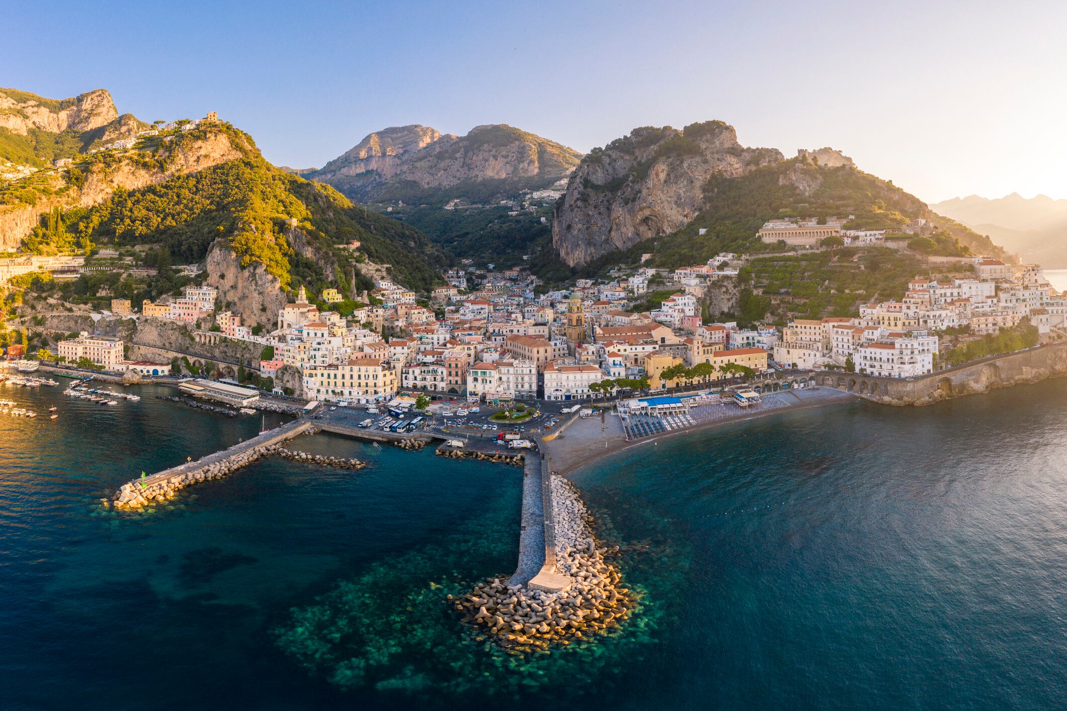 Panorámica de Amalfi, ubicada en el sur de Italia