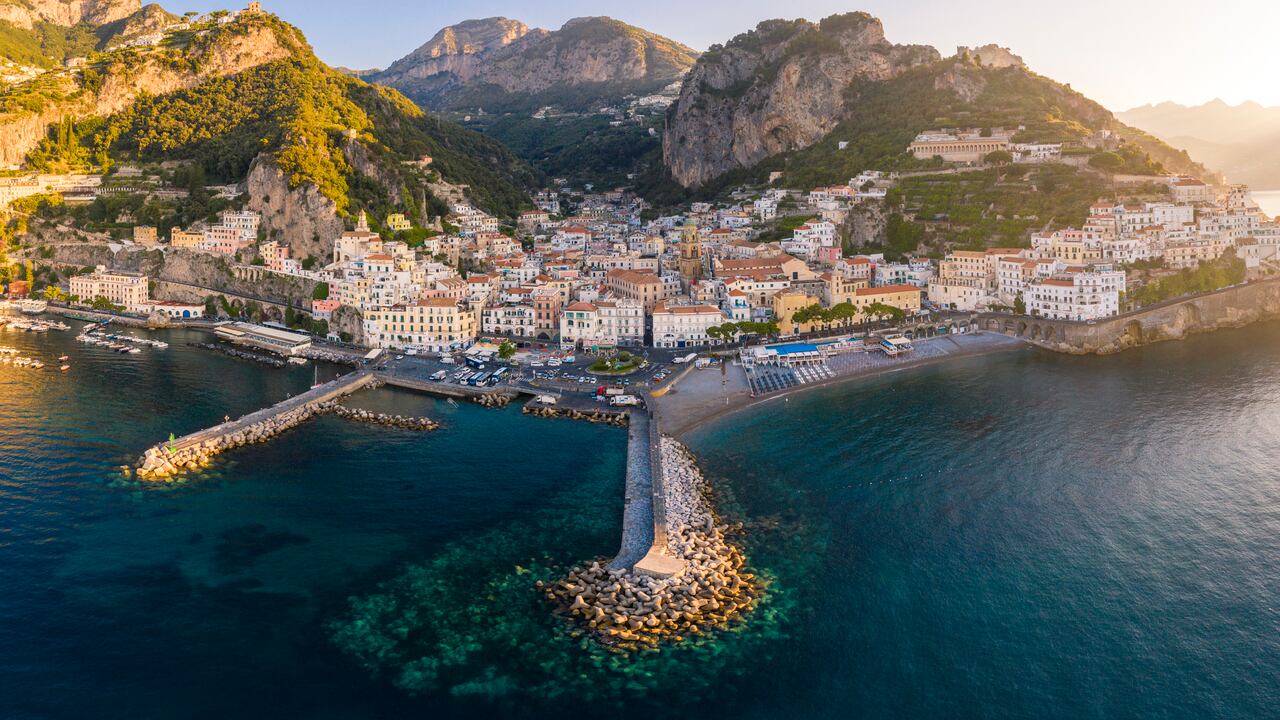 Panorámica de Amalfi, ubicada en el sur de Italia