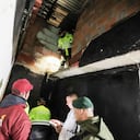 Descubren licor adulterado y drogas entre las paredes y el techo de un prostíbulo en Bogotá, pertenecerían al Tren de Aragua