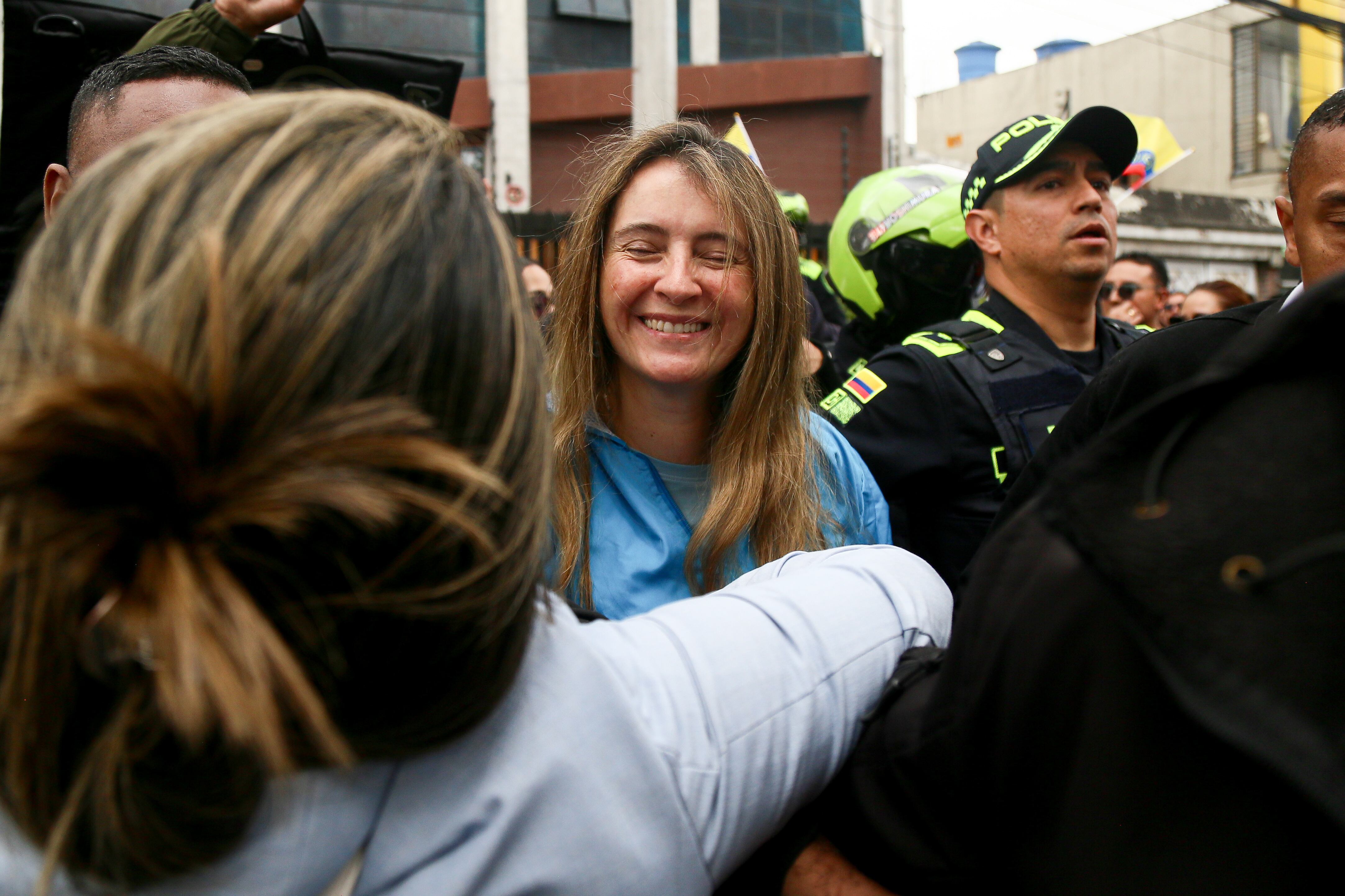 El expresidente Álvaro Uribe Vélez, acompañado del partido Centro Democrático, visitó el lugar en el que el Senador Miguel Uribe Turbay sufrió el atentado que ocasionó su muerte.
