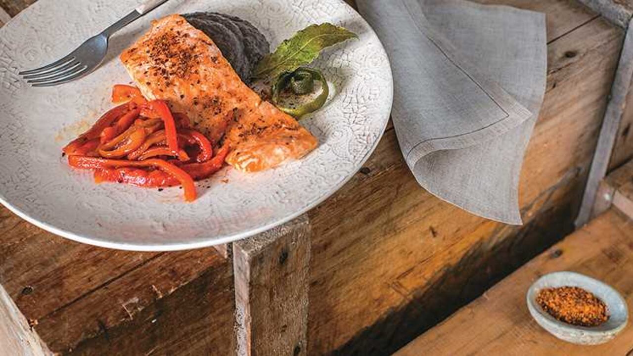 Salmón confitado al merquén