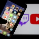 ANKARA, TURQUÍA - 11 DE MAYO: En esta foto de ilustración, los íconos de las aplicaciones Streamlabs, TikTok, Instagram, WhatsApp, Twitter, Telegram, Facebook, YouTube y Pinterest se muestran en la pantalla de un teléfono inteligente en Ankara, Turquía, el 11 de mayo de 2021. (Foto de Agencia Rasit Aydogan / Anadolu a través de Getty Images)