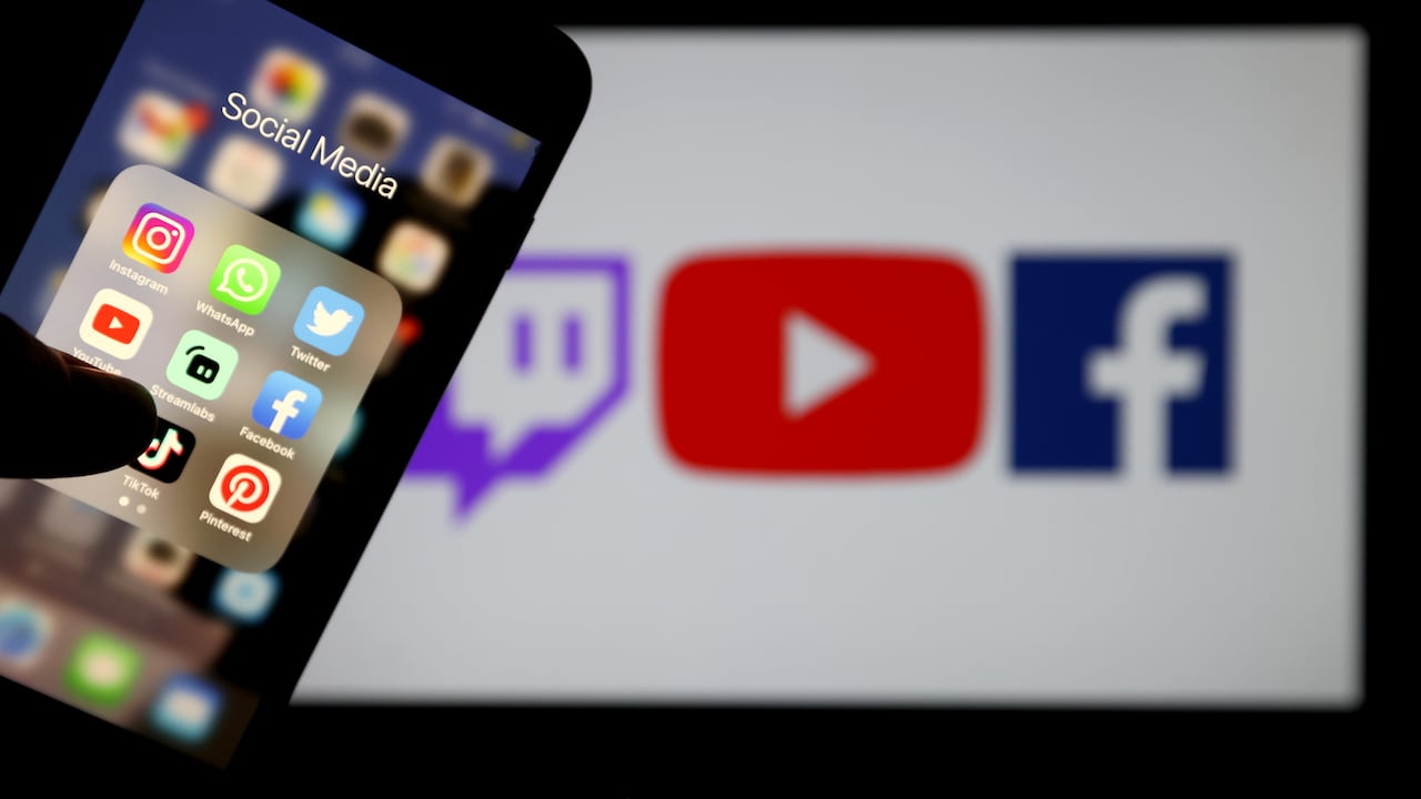 Hay diferentes aplicaciones gratis disponibles en las distintas tiendas de apps para móviles.