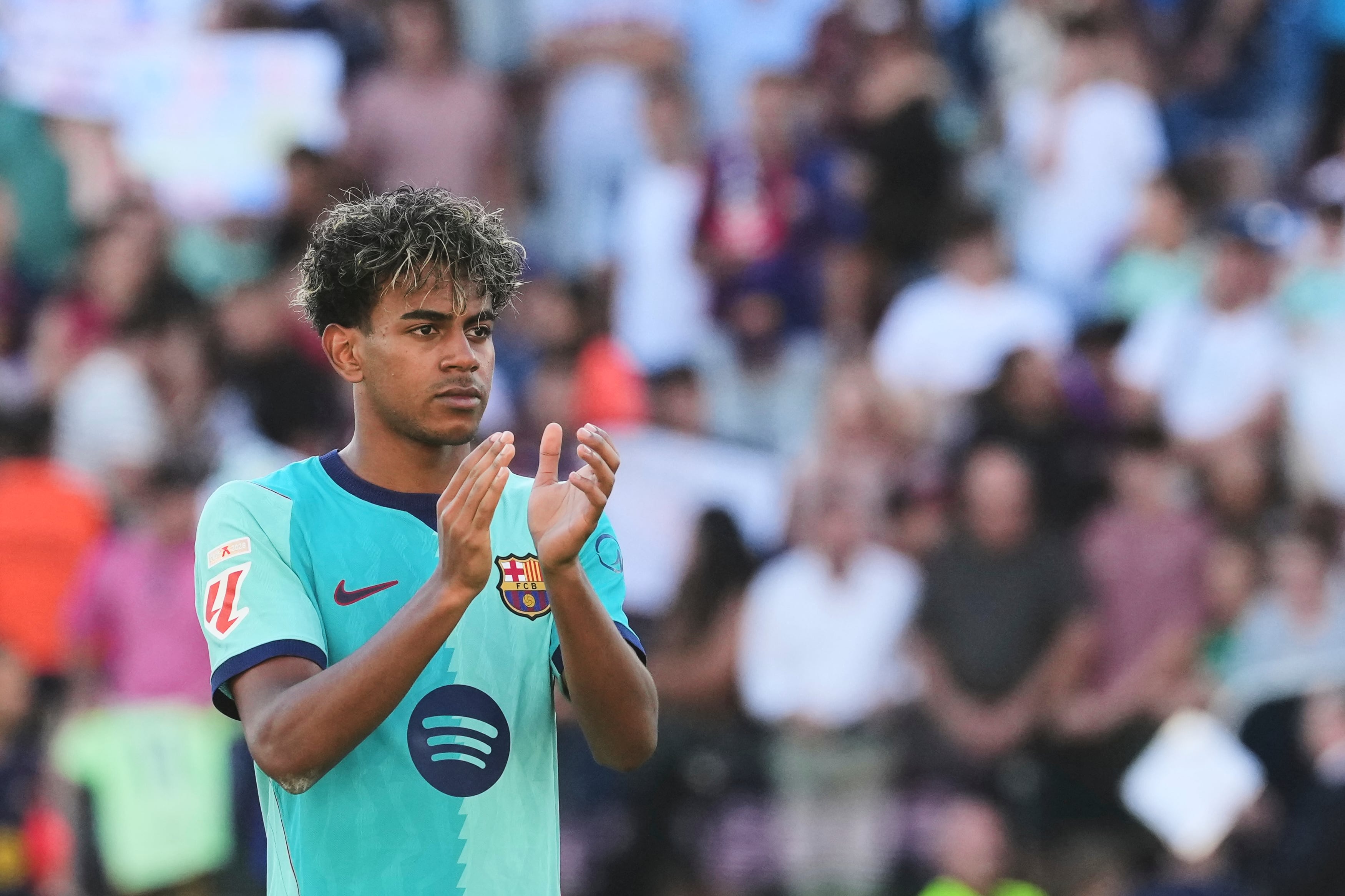 Barcelona's Lamine Yamal salutes supporters at the end of the Spanish La Liga soccer match between Levante and Barcelona in Valencia, Spain, Sunday, Sept. 13, 2026. (AP Photo/Alberto Saiz)