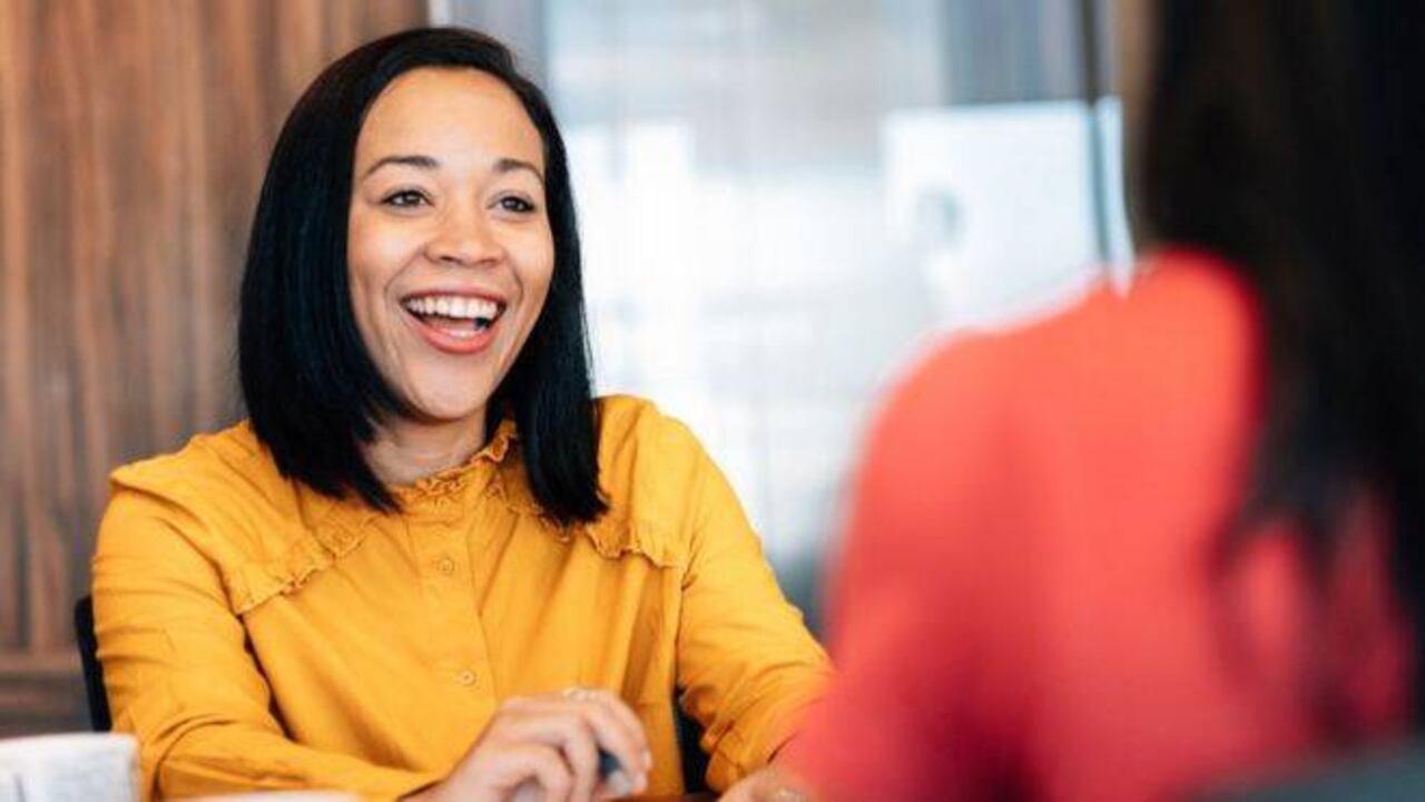 "Ninguno de nosotros puede evitar una negociación", dice Jonathan Booth, explicando que hasta en las situaciones laborales más cotidianas existen habilidades negociadoras que pueden ayudarte a conseguir tus objetivos.