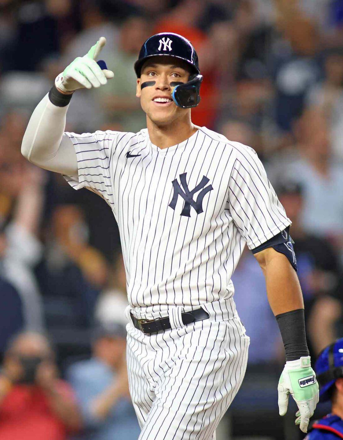 Aaron Judge, líder de los Yankees de Nueva York, se prepara para guiar a su equipo en la Serie Mundial 2024, donde buscarán sumar otro campeonato a su histórica franquicia.