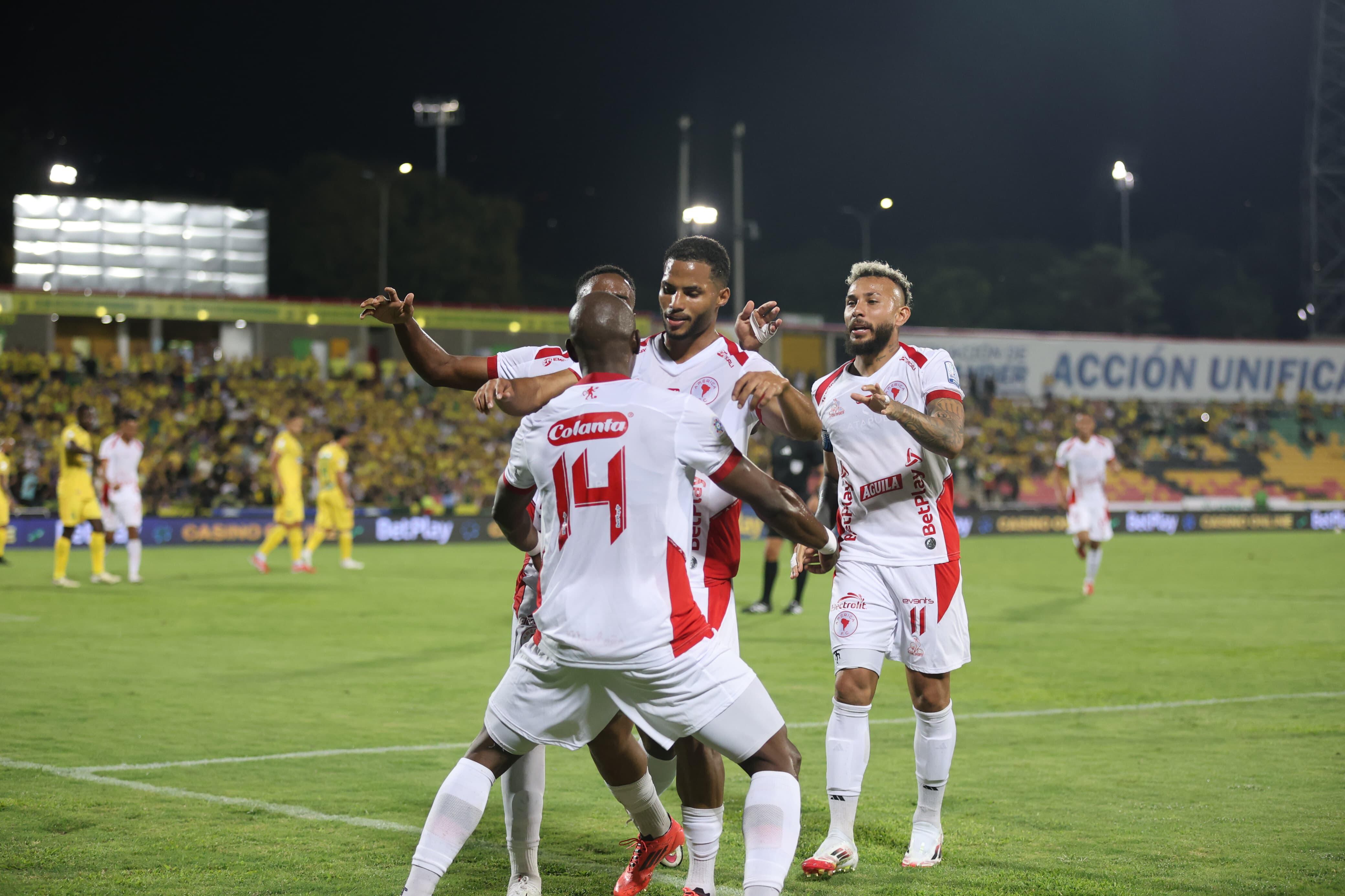 Imagen del partido entre Atlético Bucaramanga y América de Cali por la fecha 2 de la Liga colombiana 2025.