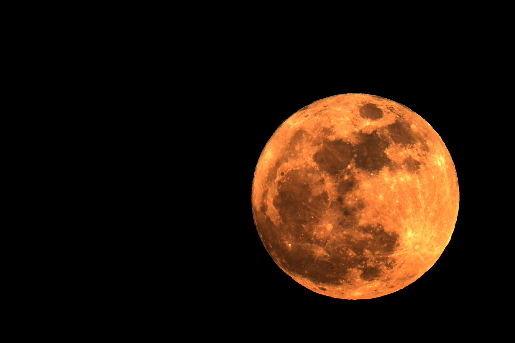 Cali: Superluna azul este miércoles 30 de agosto, se pudo apreciar por segunda vez en este mes. Foto José L Guzmán. El País, agosto 29-23.