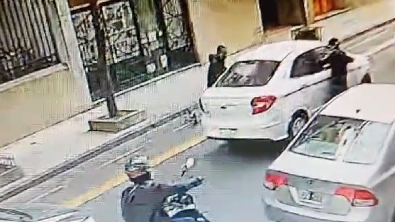 Delincuentes tardaron menos de 15 segundos es despojar a la pasajera de sus pertenencias.